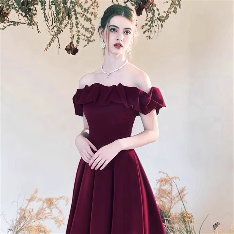 一字肩丝绒敬酒服2024新款新娘结婚订婚酒红色简单大方显白晚礼服