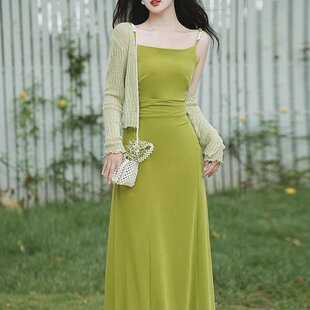 2025法式复古多巴胺别致绝美牛油果绿色吊带连衣裙配开衫两件套女