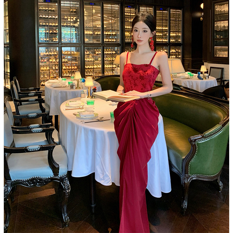 实拍HOPLOOP新中式复古提花缎面红色吊带裙订婚年会战袍长裙