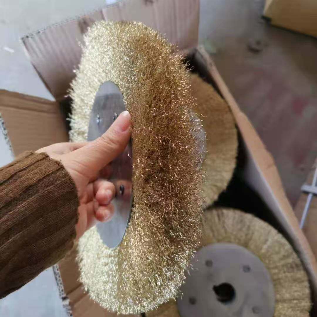 平行钢丝轮打磨机钢丝轮打磨翻新除锈配件彩钢瓦多型号除锈轮抛光
