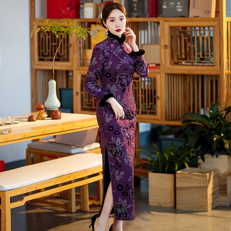 紫色旗袍改良冬季2024年新款加绒加厚复古民国风妈妈长款连衣裙女