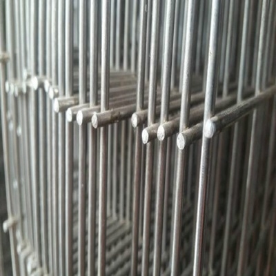 镀锌铁丝网格养殖围栏电焊网建筑工地粉墙钢丝网片