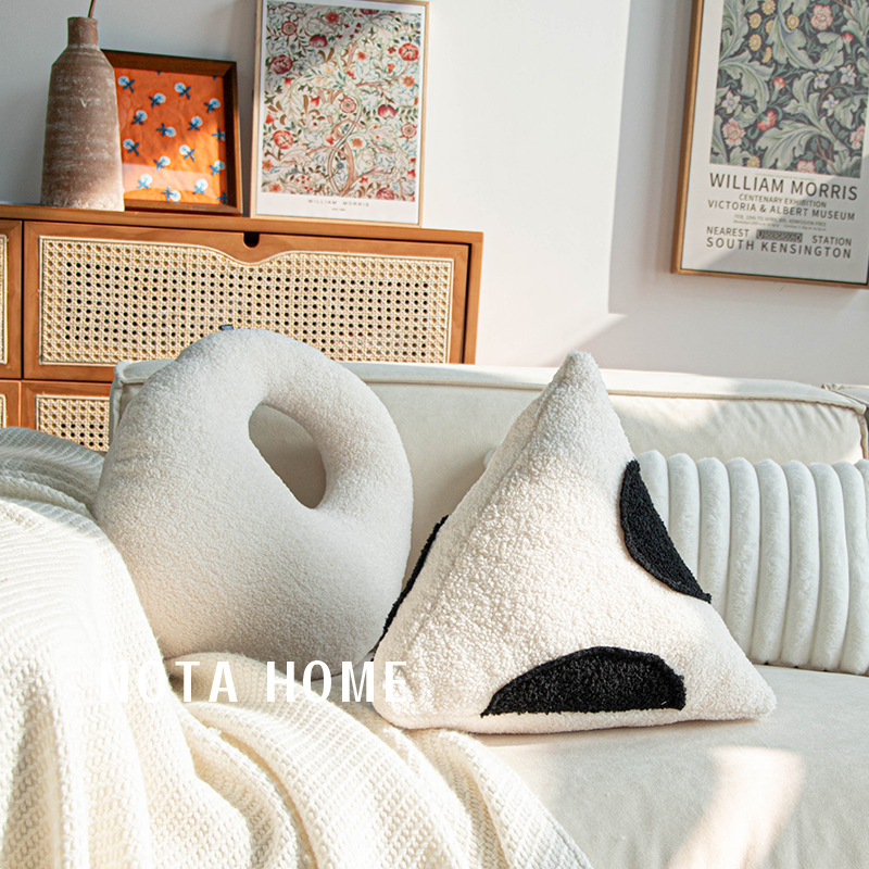 毛绒抱枕可爱车上内靠垫长条枕女生办公室沙发睡觉女生含枕芯圆形