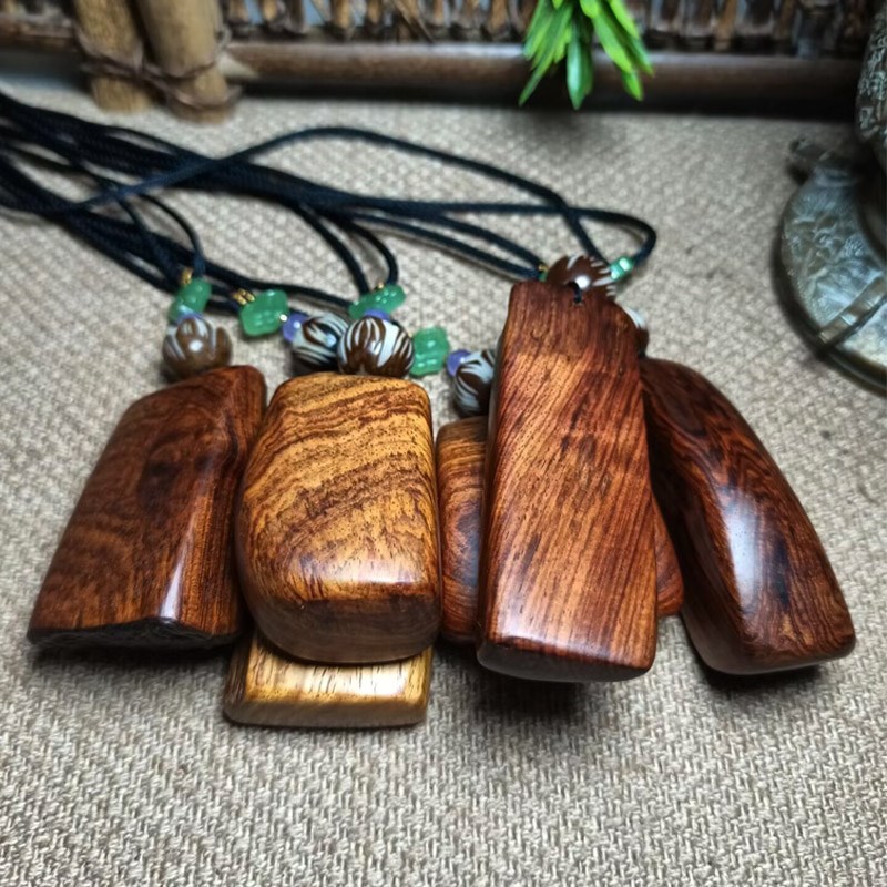 海黄平安牌紫油梨随型小号手把件 无事牌天然黄花梨糠梨老料吊坠