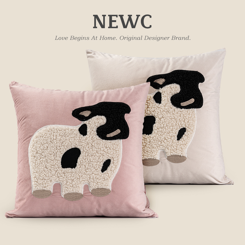 NEWC新宸优品 米粉色可爱卡通小羊抱枕客厅沙发卧室床上靠枕一对