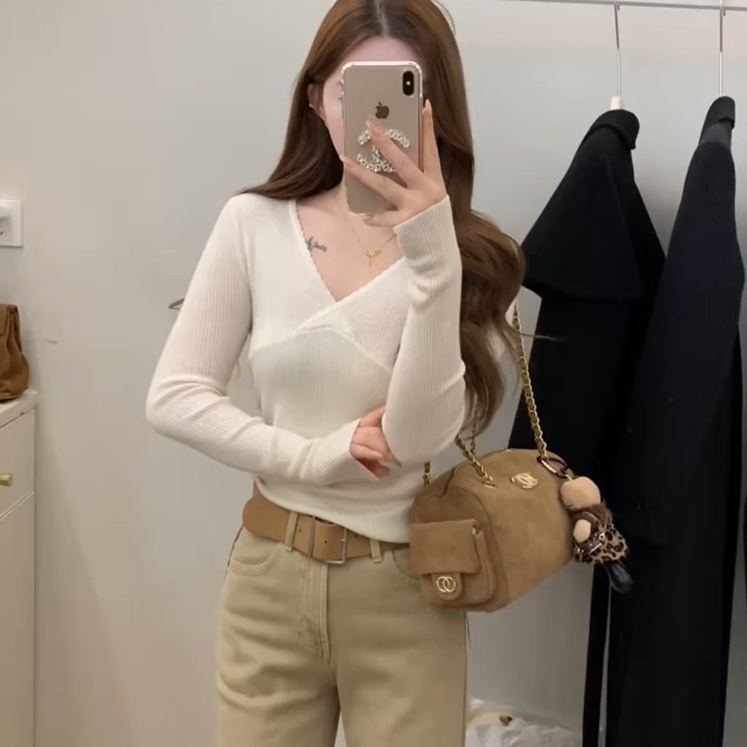 法式轻奢交叉V领长袖针织衫2026春季高级感休闲修身显瘦打底上衣,女装/女士精品,大码内搭,淘宝优惠券,粉丝福利购,淘宝优惠卷