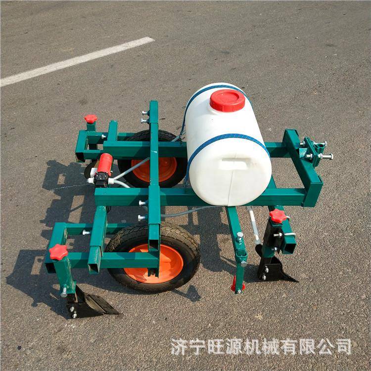 手扶款小型覆膜机打药覆膜播种机土豆花生打药覆膜一体机厂家