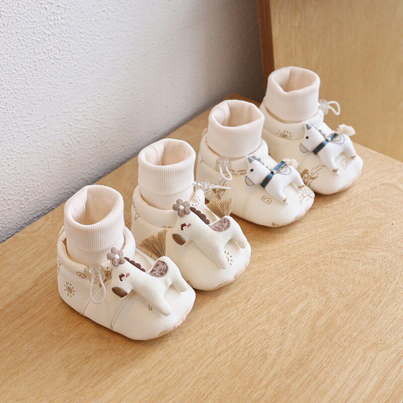 婴儿鞋袜男d女宝宝软底鞋小月龄可爱卡通脚套春秋冬护脚保暖鞋防