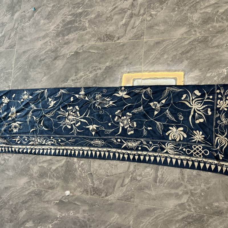 特色手工艺品老绣片老衣服百褶裙马尾背带土布肚兜披肩老蜡染