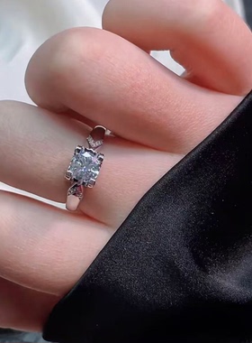 正品微镶嵌莫桑石燕尾牛头戒指 纯银镀金简约1克拉四爪结求婚钻戒