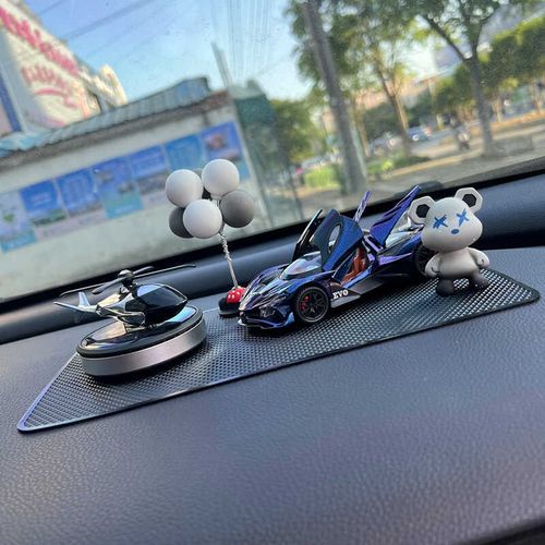 车载香水暴力熊汽车香薰车内持久香氛高档太阳能转动飞机摆件装饰