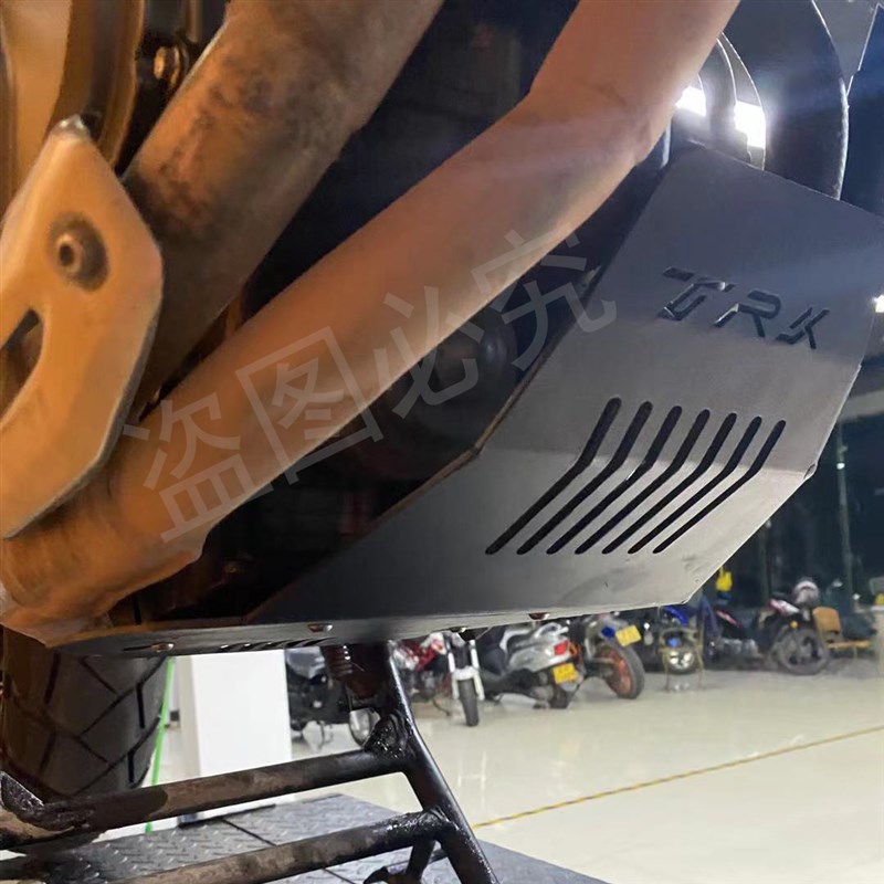 适用贝纳利502X/幼狮500改装配件防护底板发动机护板底盘保护罩