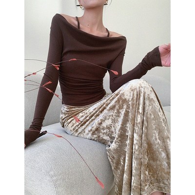 酒窝定制棕色长袖挂脖一字肩针织衫女春季2025新款紧身显瘦上衣潮