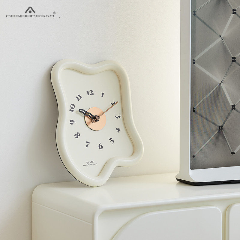 NORI免打孔法式奶油风挂钟客厅现代家用钟表简约创意时钟
