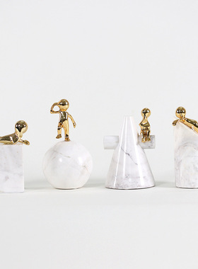 现代大理石小黄铜人物摆件样w板房客厅桌面饰品电视柜书架轻奢软