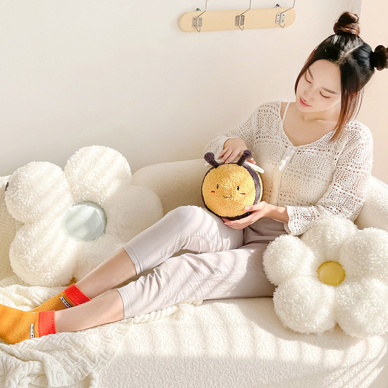 爱新装饰蜜蜂朵抱枕卧室床上女生睡觉枕头抱枕客厅沙发靠垫,居家布艺,抱枕被,淘宝优惠券,粉丝福利购,淘宝优惠卷