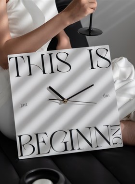 沐上现代陈列画桌面字母装饰画in风拍摄个性创意时钟