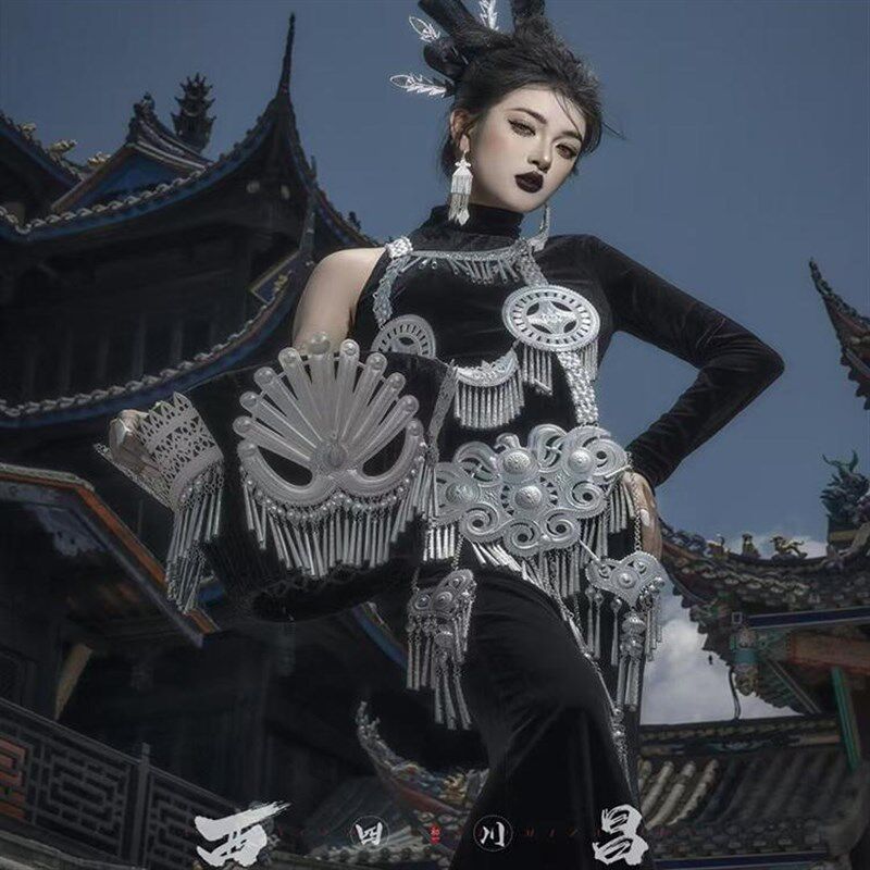 新款彝族服装女单袖修身显瘦连衣裙斗篷头饰项链套装云贵川摄影服