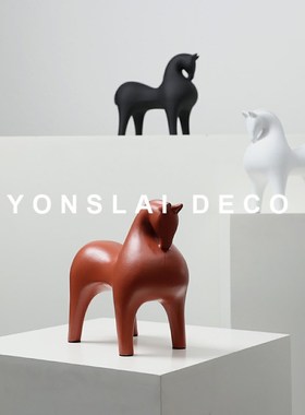 简约红色马办公室装饰品摆件高级感开放式酒柜电视柜桌面乔迁礼物