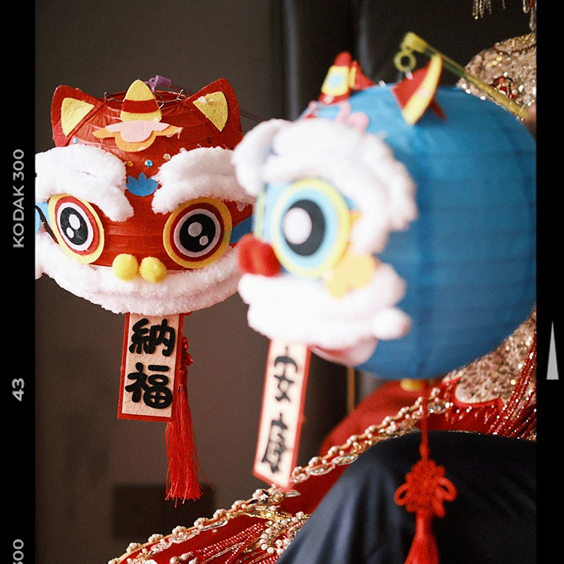 领证结婚网红彩色醒狮小灯笼拍照道具新娘伴娘团接亲中式婚礼用品