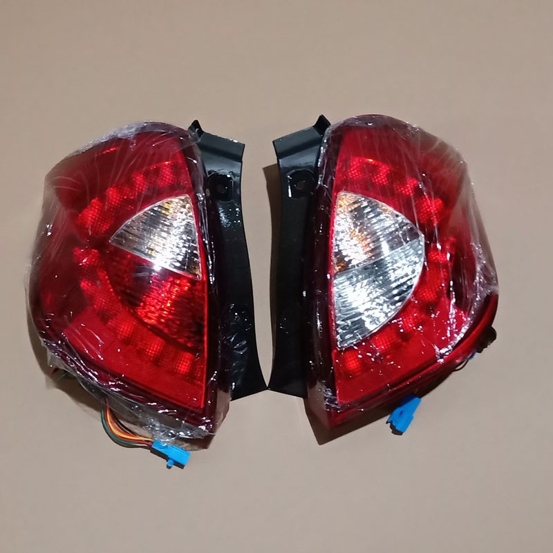 雷丁新款D70比德文M7V7宝路达DS7电动汽车轿车后尾灯倒车灯刹车灯