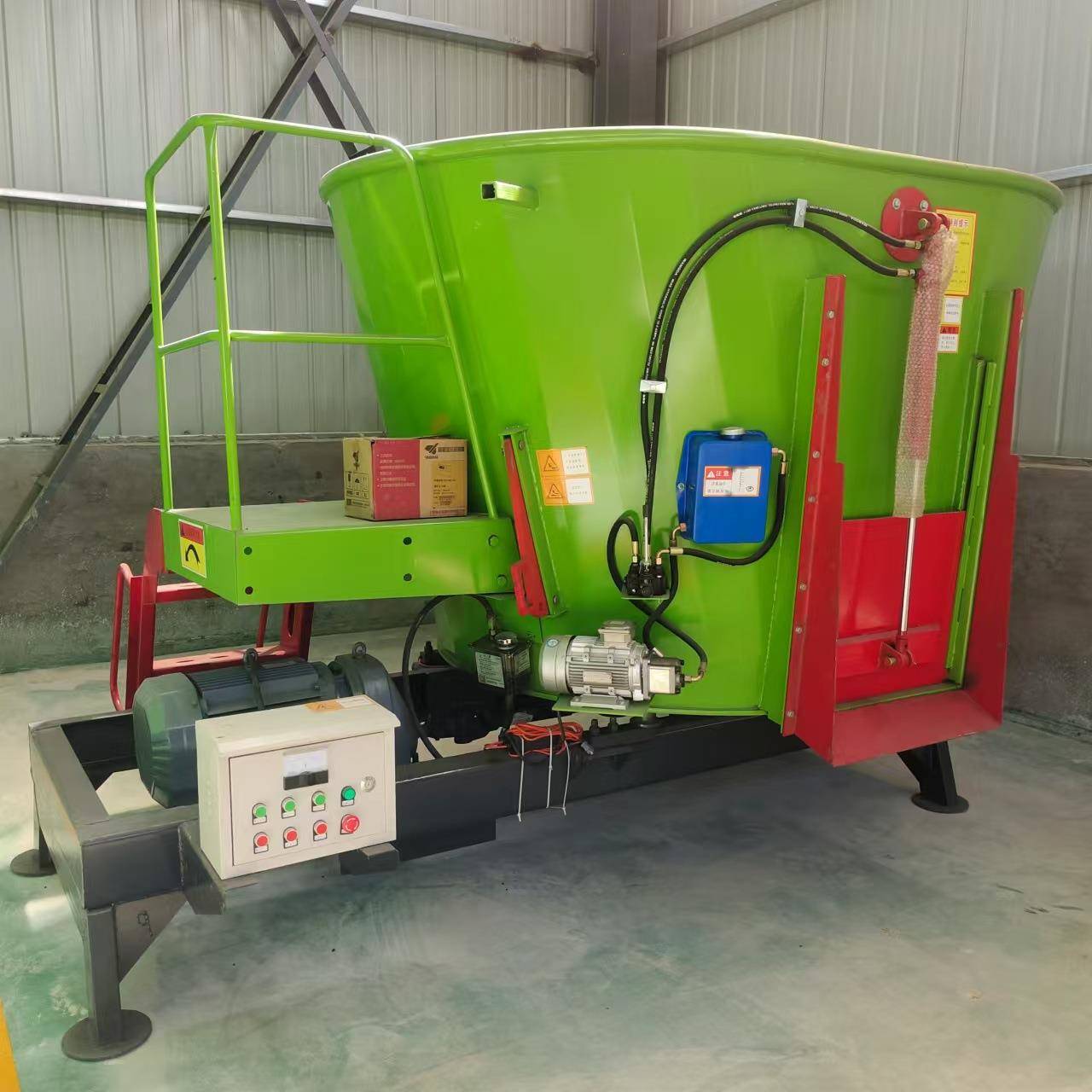 立式TMR全日粮混合饲料制备机固定立式5立方饲料搅拌机立式搅拌机