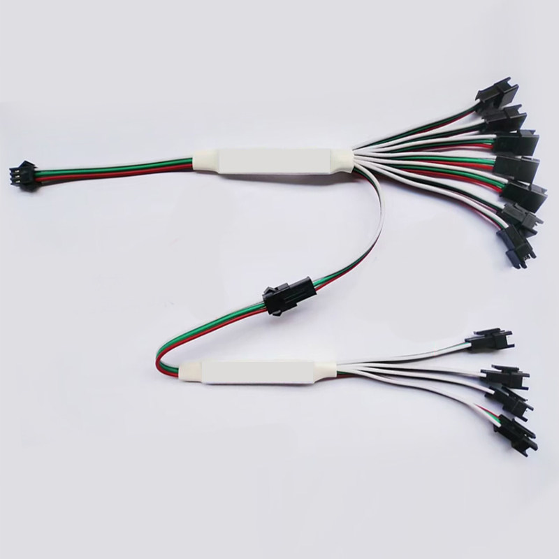 3线幻彩流水跑马灯带信号同步放大器SPI中继器一分四一分八分控器