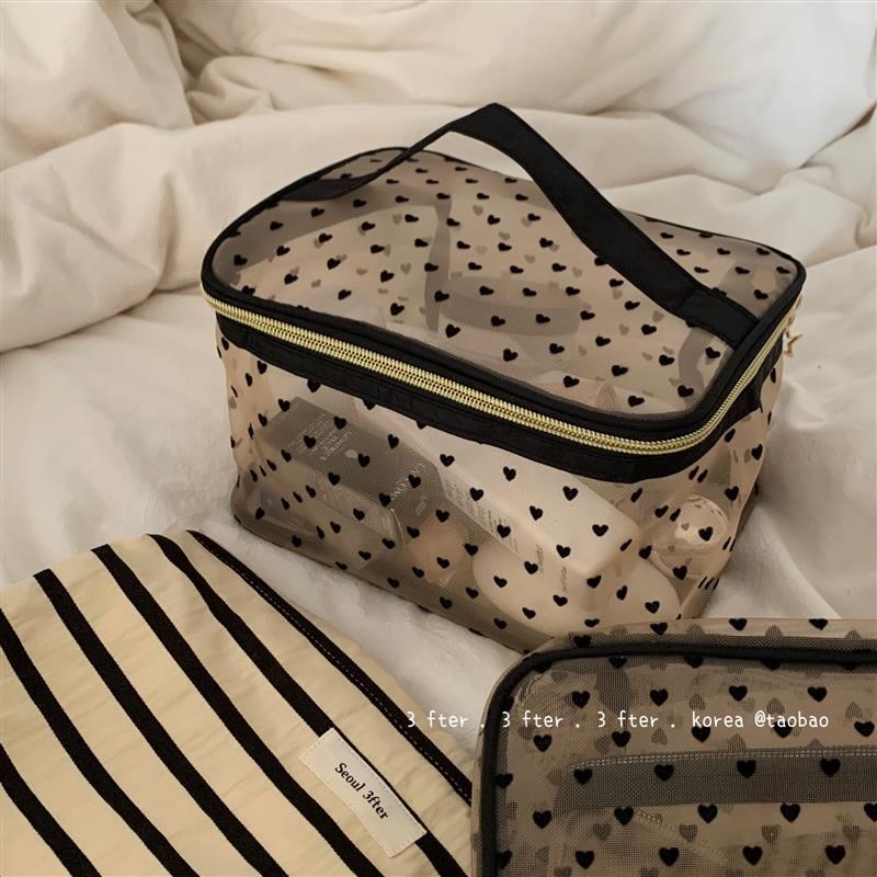 超大容量!暗黑风黑色爱心网纱化妆包手拎收纳袋旅行透明洗漱包