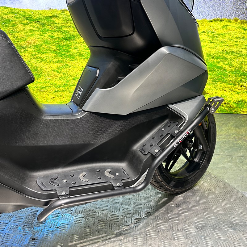 适用隆鑫无极SR250GT保险杠固定射灯支架款前护杠脚踏板防保护杠