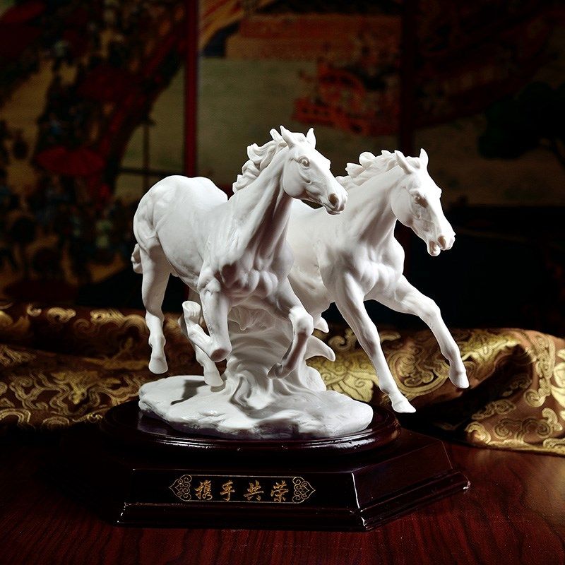 东方泥土设计师蔡国海作品携手共荣陶瓷马雕塑艺术办公室