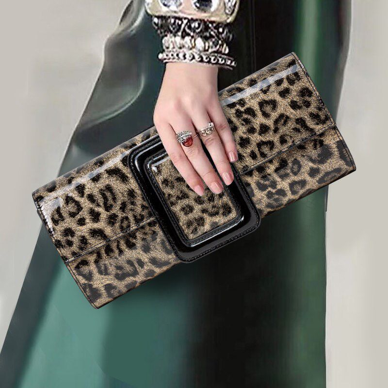 高档牛皮宴会手拿包女气质2025新款豹纹真皮大容量有卡位单肩小包