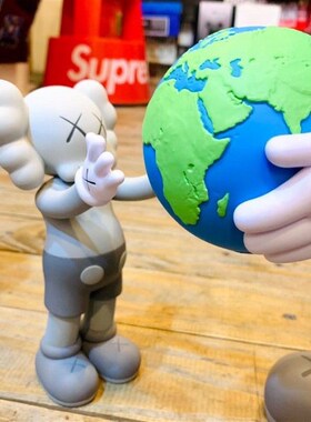 考斯 全彩盒地球送礼搪胶公寓雕塑