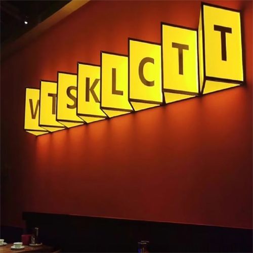 亚克力灯箱广告牌三角形款式门头招牌定做通体发光户外易安装灯箱