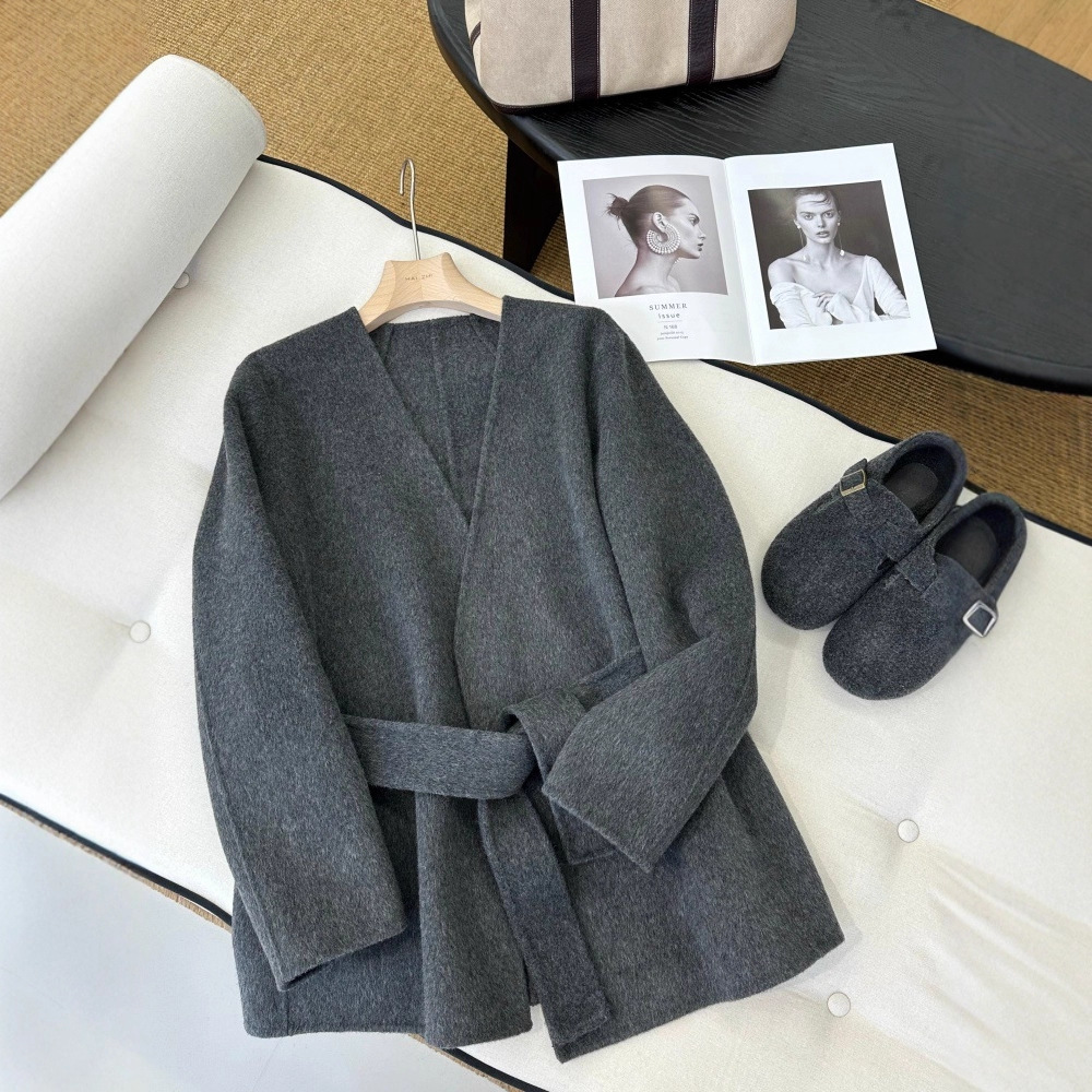 柜6900+！极简风绵羊毛系带收腰V领双面呢大衣毛呢外套女2025秋冬