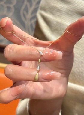 金色拉丝水滴项链女2026新爆款精致颈链轻奢小众高级感锁骨链配饰