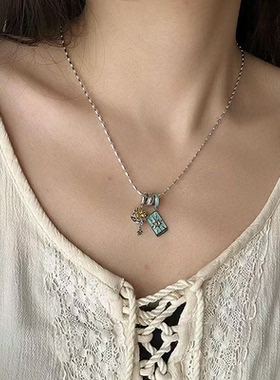 蓝色细闪塔罗牌星星跑环吊坠项链2025新款配饰颈链高级感锁骨链