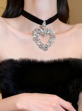 轻奢时髦爱心水晶吊坠项链黑丝绒