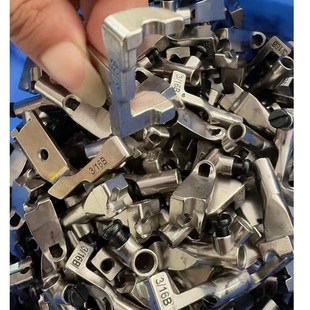 高头车骨袋压脚新款防跑边特殊合包埋袋\压脚