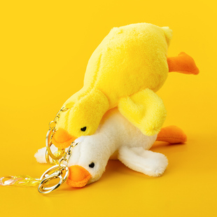 毛绒大鹅钥匙扣挂件网红个性创意精致男女汽车链圈环饰品书包挂饰