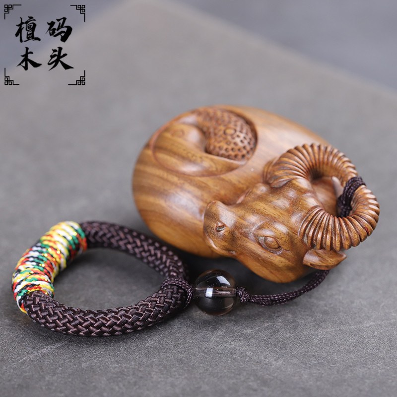绿檀木扭转乾坤牛 文玩把玩物件男士手玩把件招财转运