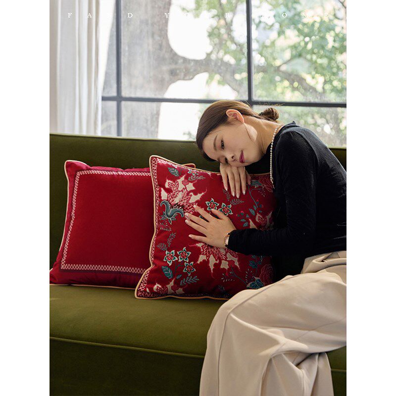蜡笔派复古玛瑙红抱枕丝绒绣婚庆结婚高级氛感沙发靠垫