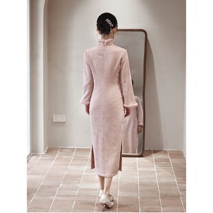 粉色旗袍新款2023秋冬季加绒加厚年轻款新中式订婚礼服连衣裙冬装