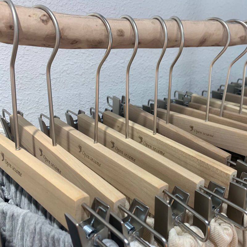 服装店实木衣架定制logo家用女装木质防滑衣撑儿童装衣挂裤架银色