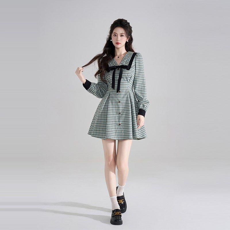 绿色娃娃领格子收腰长袖连衣裙女春季收腰法式甜美学院风a字裙子