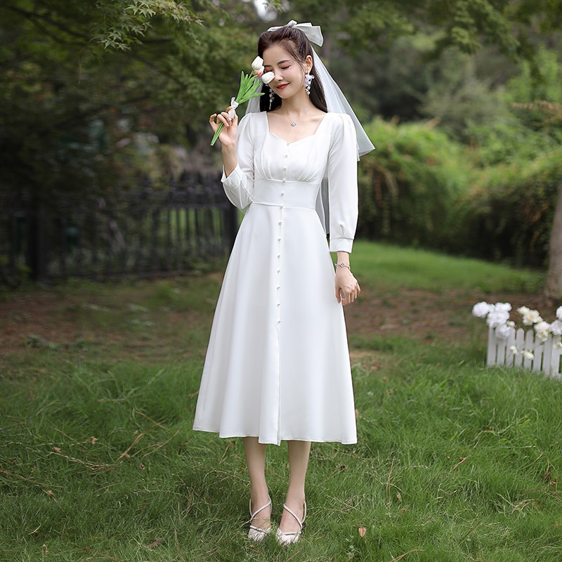 领证登记小白裙秋冬法式缎面裙子高级感长袖轻婚纱礼服订婚连衣裙