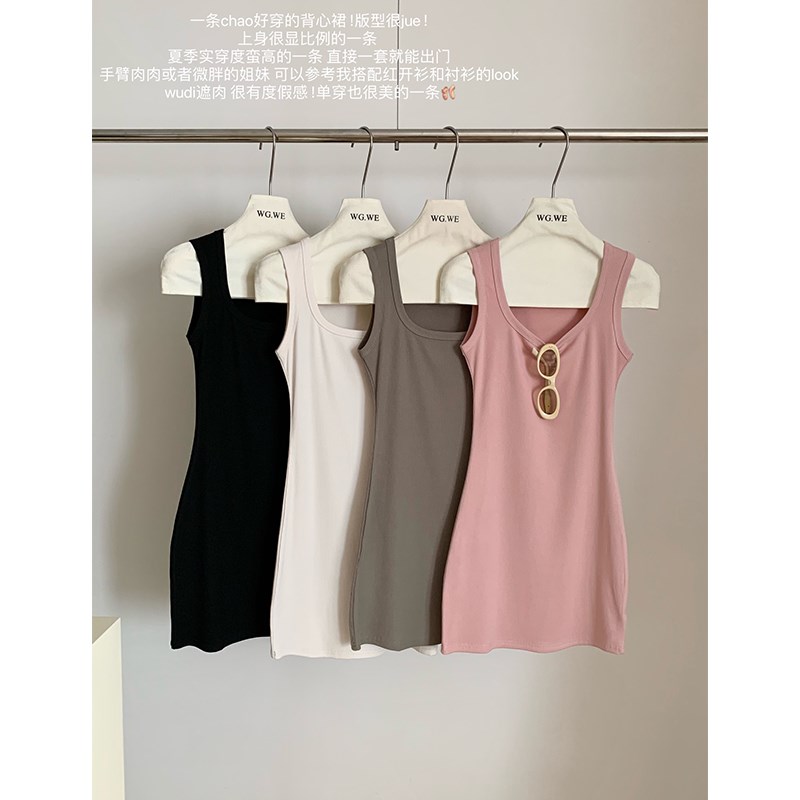 2024方领背心连衣裙女夏季百搭内搭短裙修身收腰无袖吊带包臀裙子