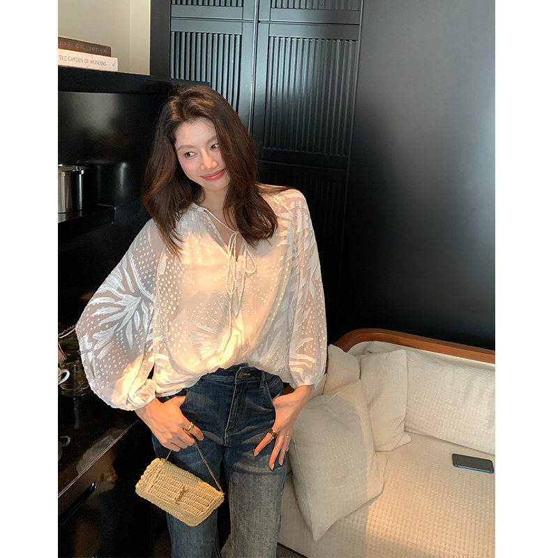 Alone Savor龙喜儿 法式小资蕾丝小衫蝙蝠袖系带刺绣衬衫女M821