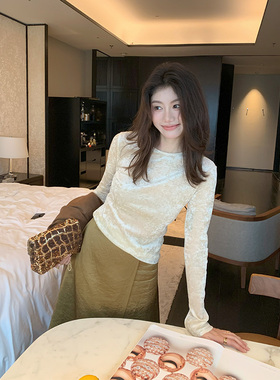 Alone Savor龙喜儿 轻奢钩花喇叭袖T恤磨绒圆领修身显瘦上衣Z914