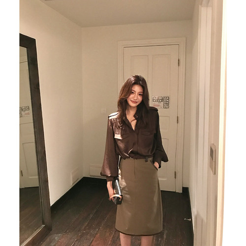 Alone Savor龙喜儿 小众设计感缎面衬衫长袖正肩显瘦小衫女J282