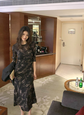 Alone Savor龙喜儿 早秋轻熟风优雅收腰连衣裙泼墨印花长裙女Z794